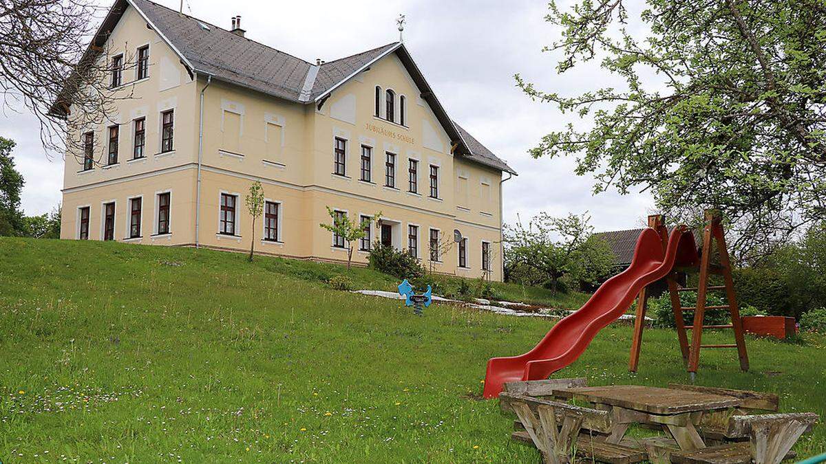 Die Schule in Pisweg besteht seit 1869, seit 1995 ist sie Expositurschule von Gurk