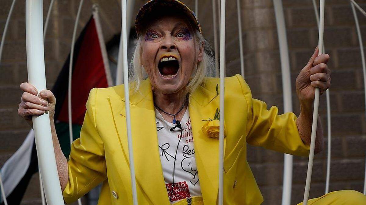 Vivienne Westwood im Vorjahr bei Protest für die Freilassung von Julien Assange