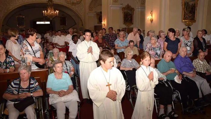 Schon zum 15. Mal führte die Ortsstelle Arnfels des Roten Kreuzes eine Alten- und Krankenwallfahrt zur Pfarrkirche "Maria am grünen Waasen" durch. Diesmal wurde zugleich der 60. Geburtstag der Ortsstelle gefeiert.