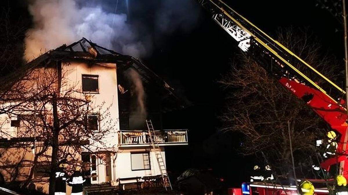 Brandeinsatz in der Nacht auf den Karfreitag in St. Kanzian: Das Feuer war im oberen Stockwerk ausgebrochen