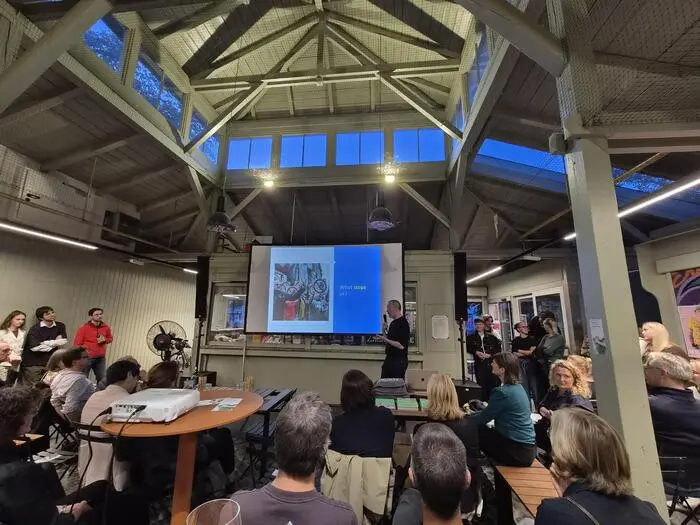 Filip Watteeuw aus Gent bei der Buchpräsentation von "Courage – Transformation von Mobilitätsräumen" in der Markthalle am Lendplatz