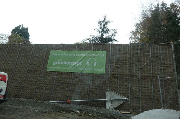 Die Lärmschutzwand wird von Anrainern kritisiert.