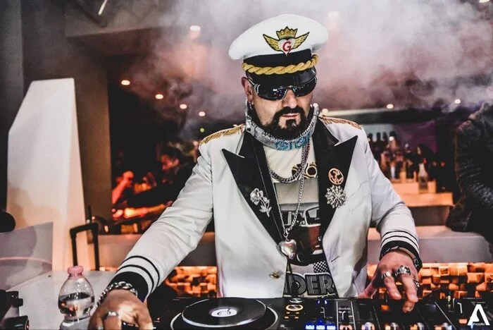 Gigi L‘Altro erlangte als Cover-DJ Bekanntheit