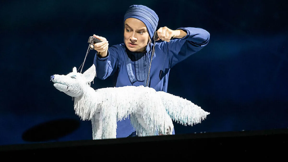 Polarfüchsin Ainuska hilft Jannik aus der Patsche  