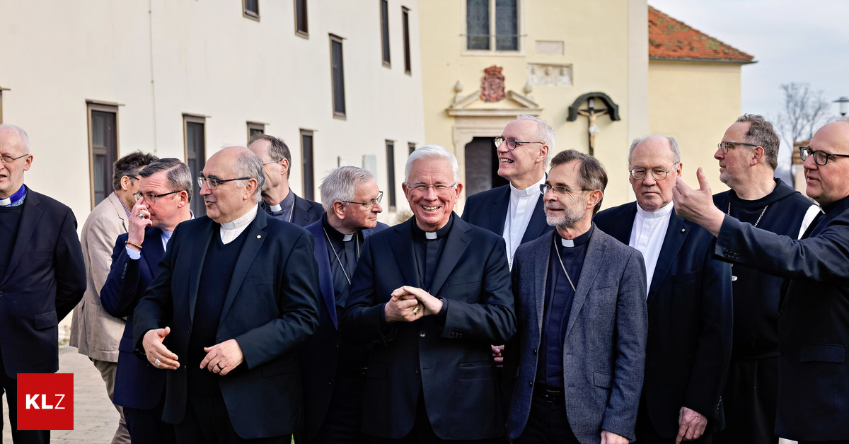 Im-Bilderbogen-Bisch-fe-treffen-sich-im-Haus-der-Frauen-