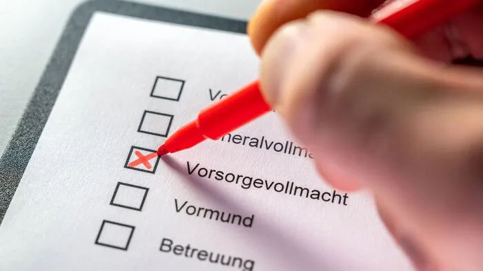 Am besten in Zeiten, in denen man noch gesund ist, entscheiden, wer einen, wenn es nötig ist, in wichtigen Fragen vertreten soll