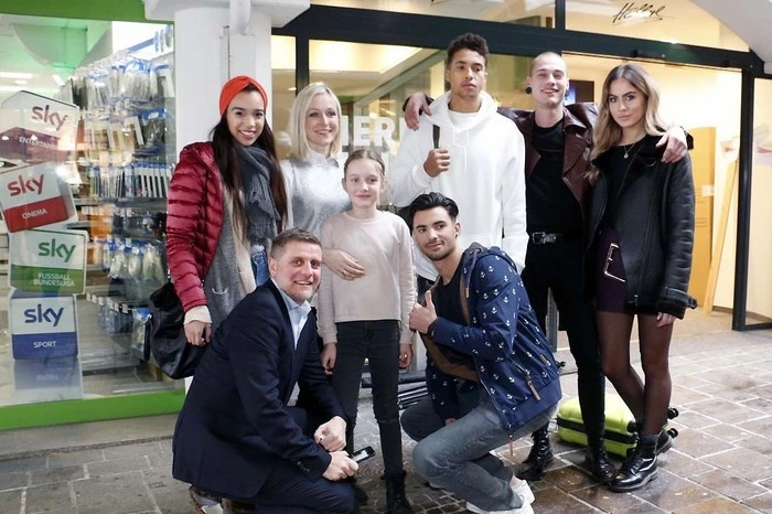 Im Gepäck hatte sie beinahe alle Teilnehmer von "Austria´s Next Topmodel"....