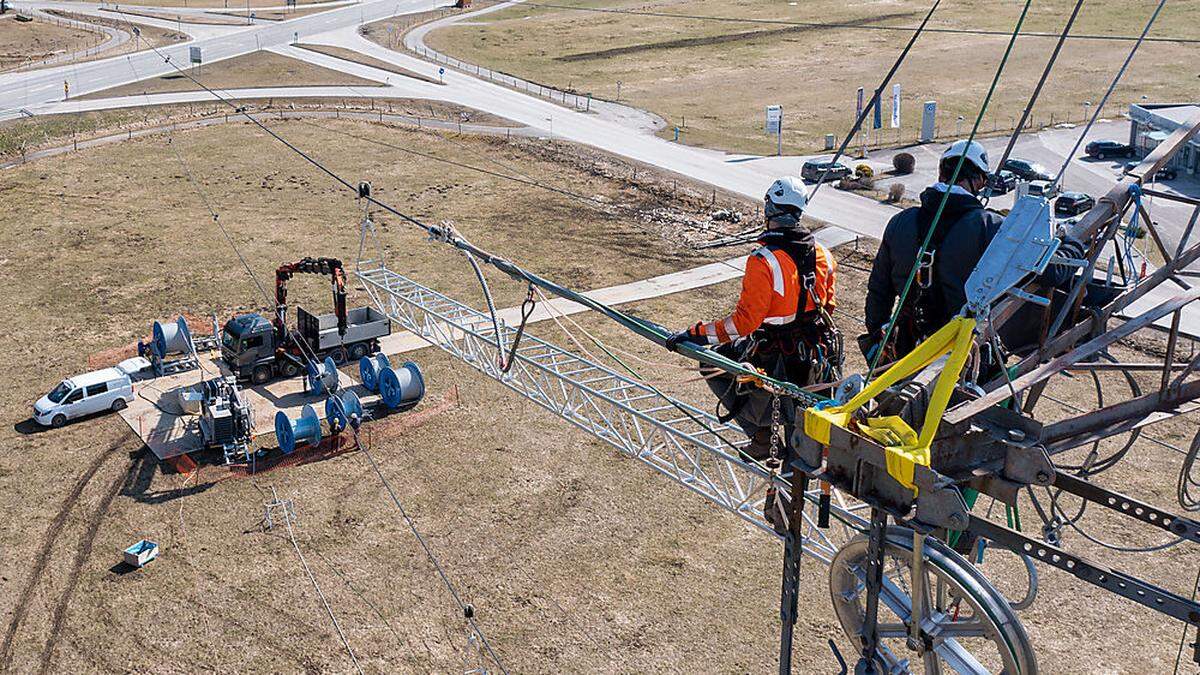 Leitungsmonteure bei der Arbeit