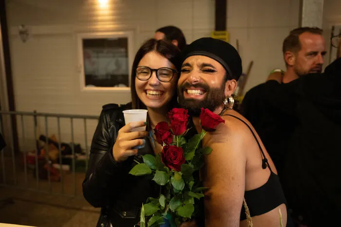 Nicht schlecht staunten die Besucherinnen und Besucher als sich plötzlich Conchita Wurst unters Publikum mischte. Zuvor begeisterte Wurst bei einem fast zweistündigen Konzert in Spielberg das Publikum.