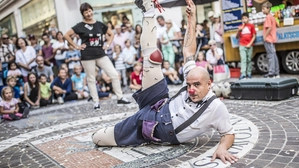 Zig Kleinkünstler ziehen die Massen in die Klagenfurter Innenstadt