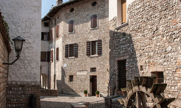 Ein Trip ins Mittelalter. In Valvasone fühlt man sich in die Vergangen- heit zurück versetzt