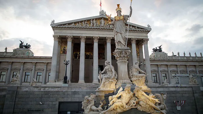 Die Ölspur begann vor dem Parlament