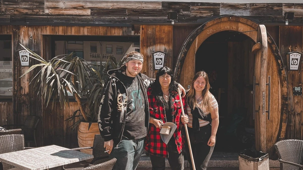 Sind startklar und freuen sich auf Gäste: Marco Benedikt, Kornelia Benedikt und Lena Radies