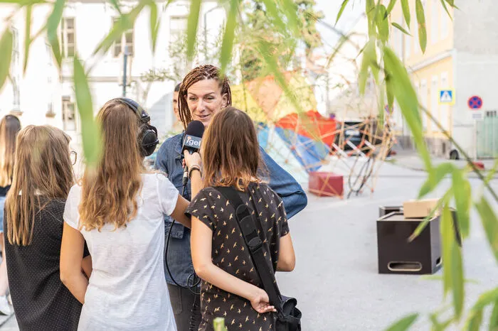 Zum zweiten Mal wurde die Straße zum Spielplatz für die dortigen Schulen umfunktionieren soll.
