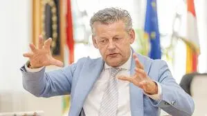 Bürgermeister Christian Scheider (FSP) verteidigt sich im Gutachten-Streit