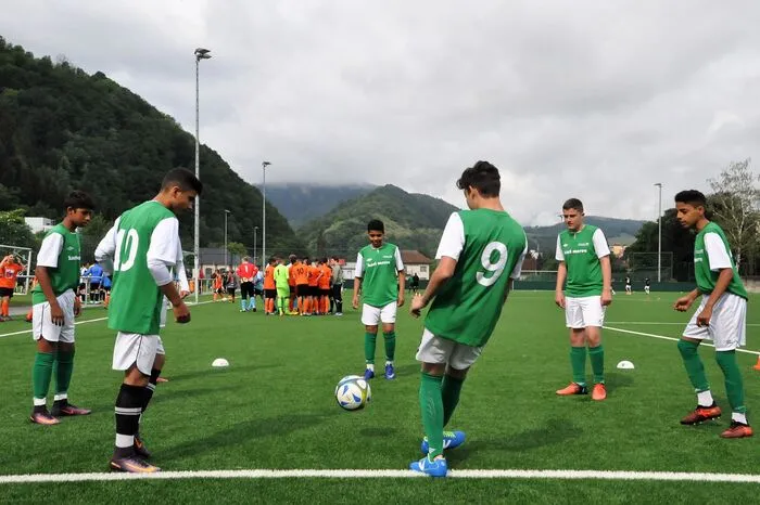 In fünf Gruppen spielten sich die Teams dabei jeweils den Sieg aus.