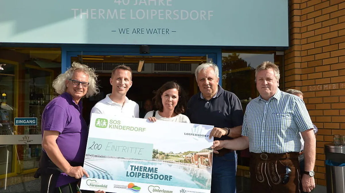 Bei der Scheckübergabe: Josi Thaler,Tourismusverband Fürstenfeld, Thermengeschäftsführer Philip Borckenstein-Quirini, Leiterin SOS Kinderdorf Graz, Birgitta Thurner, Werner Gutzwar, Bürgermeister von Fürstenfeld und Herbert Spirk, Bürgermeister von Loipersdorf (von links)