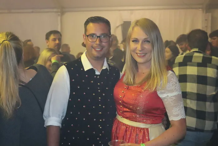 Katrin und Marc mischten sich ebenfalls unter die Pfingstfestbesucher und feierten mit Freunden.