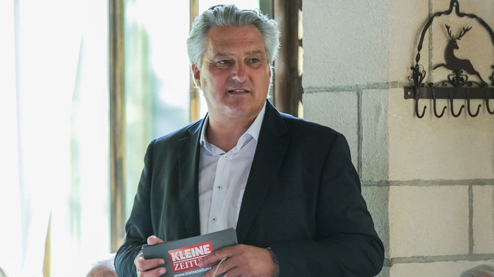 Kleine Zeitung-Chefredakteur Hubert Patterer eröffnete die Blindverkostung