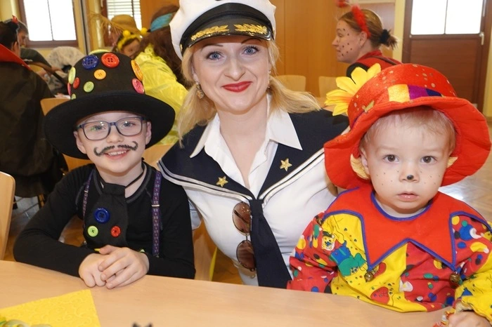 Klicken Sie sich durch weitere Bilder vom Mitterdorfer Kindermaskenball.