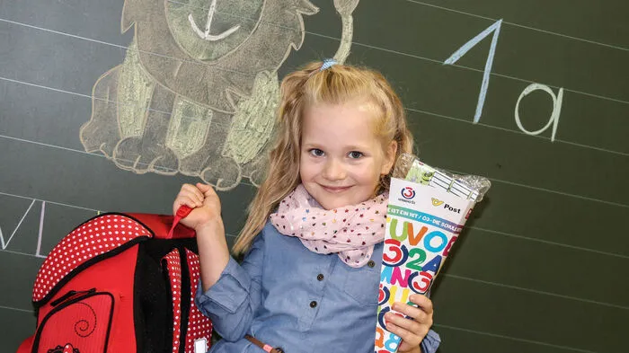 „Der erste Schultag war sehr lustig, wir haben gesungen, geredet und gebetet“, sagt Theresa Kristan (7), die ihren ersten Schultag in der Europaschule St. Michael ob Bleiburg absolviert hat. „Das Klassenzimmer hat mir gut gefallen, weil meine Lehrerin einen Löwen an die Tafel gezeichnet hat.“ Theresa möchte viel lernen, kann aber auch schon viel. „Ich kenne das Alphabet, kann viele Wörter und meinen Namen schreiben. Ich spreche perfekt Slowenisch und Deutsch.“