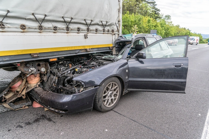Weiter Bilder von den Aufräumarbeiten nach dem Unfall.