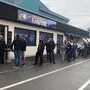 Die Fans sind heiß auf den VSV und standen beim Kauf eines VSV-Abos Schlange