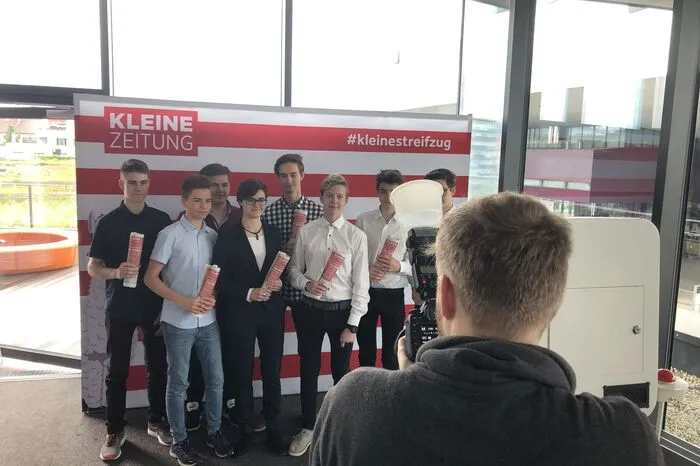 Als alle gut aufgestellt waren, schritt er zur Tat.