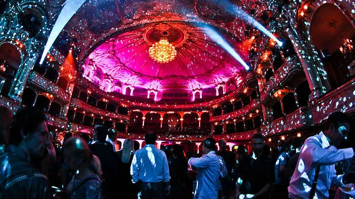 So präsentiert sich die Oper in Graz sonst eher selten