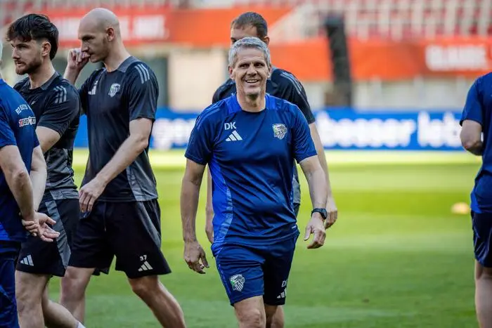 KLAGENFURT,AUSTRIA,30.APR.25 - SOCCER - UNIQA OEFB Cup, final, Wolfsberger AC vs TSV Hartberg, preview, training WAC. Image shows head coach Dietmar Kuehbauer (WAC). 
Photo: GEPA pictures/ Matthias Trinkl