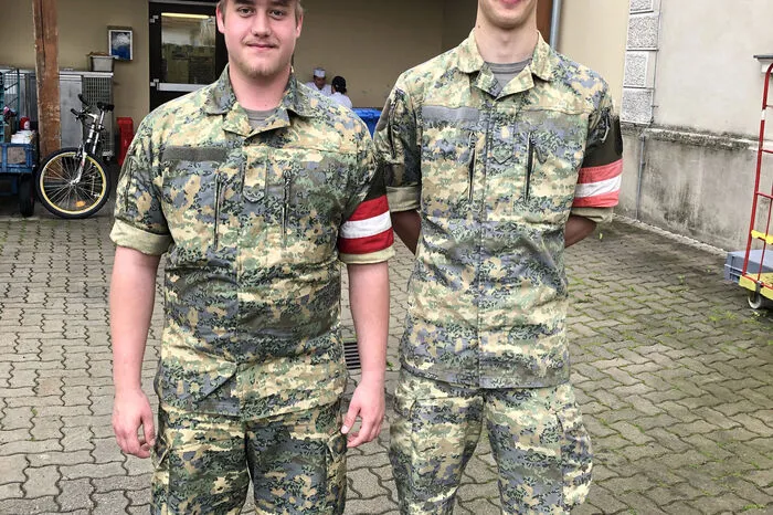 Wie ihre Kollegen verrichten die beiden Grundwehrdiener Clemens Kniebeiß und Pascal Wurm ihren Dienst an der steirisch-slowenischen Grenze.