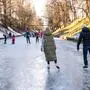 Zwei Personen, die am zugefrorenen Lendkanal eislaufen | Eislaufen am Lendkanal ist derzeit nicht möglich