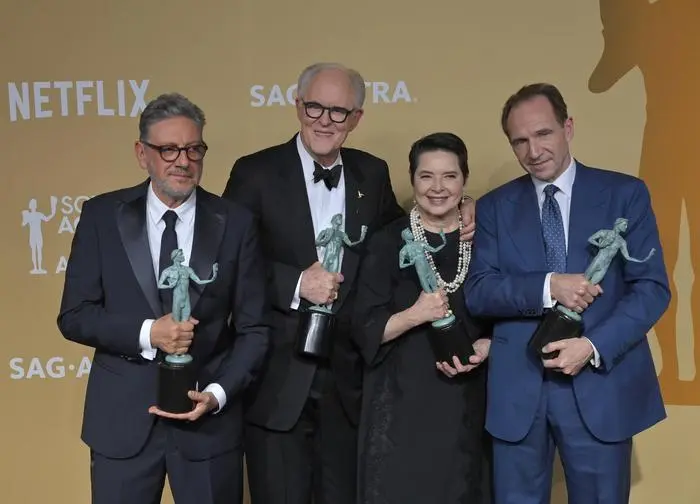 L-R Sergio Castellitto, John Lithgow, Isabella Rossellini, and Ralph Fiennes, winners of the Outstanding Performance by a Cast in a Motion Picture award for Conclave, appear backstage during the 31st annual SAG Awards held at the Shrine Auditorium in Los Angeles on Sunday, February 23, 2025. PUBLICATIONxINxGERxSUIxAUTxHUNxONLY LAP20250223613 JIMxRUYMEN