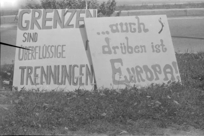 Grenzübergang Spielfeld: Protestplakate gegen Grenzen, Dezember 1974