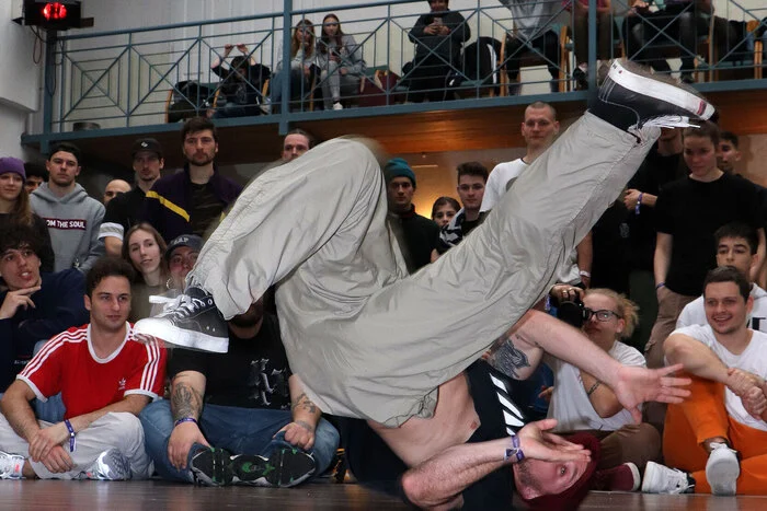 PROGRAM 09.04. 202212.00 | Workshop 60min: Hip Hop (Loftex)13.15 | Workshop 60min: Shabuya (Waacking)13.00 | Registration &amp; check-In14.30 | Preselections• 1vs1 Breaking• 2vs2 Kids All Style15.45 | Preselection• 2vs2 Mixed Duo17.00 | Battles (all categories)18.15 | Semi Finals19.00 | Finals19.30 | Celebration