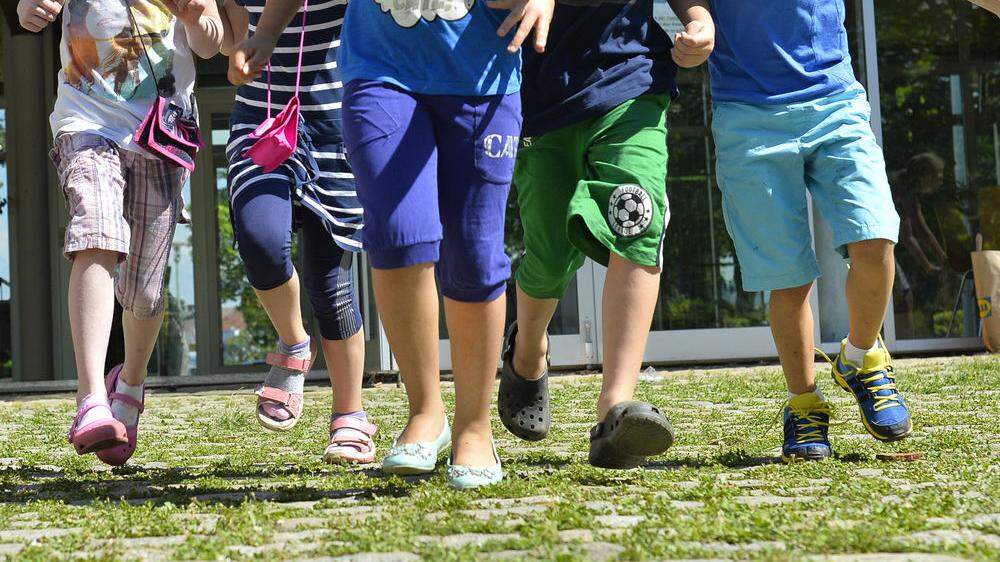 Kleidervorschrift an Volksschule sorgt für Diskussionen: Nicht zu kurz und nicht bauchfrei 
