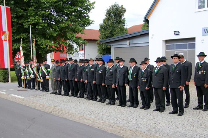 40 Ortsverbände aus dem Burgenland, aus Kärnten und allen Teilen der Steiermark – davon 13 aus dem Bezirk Voitsberg – waren mit 560 Frauen und Männern, 42 Fahnen und vier Blasmusikkapellen gekommen, um dem jubilierenden Verein zu gratulieren.
