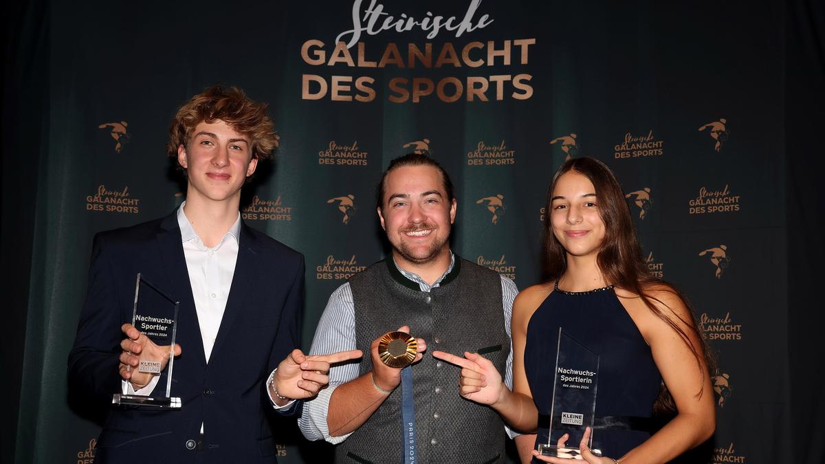 Die steirischen Nachwuchssportler des Jahres Moritz Renner und Johanna Janser mit Olympia-Goldmedaillengewinner Valentin Bontus