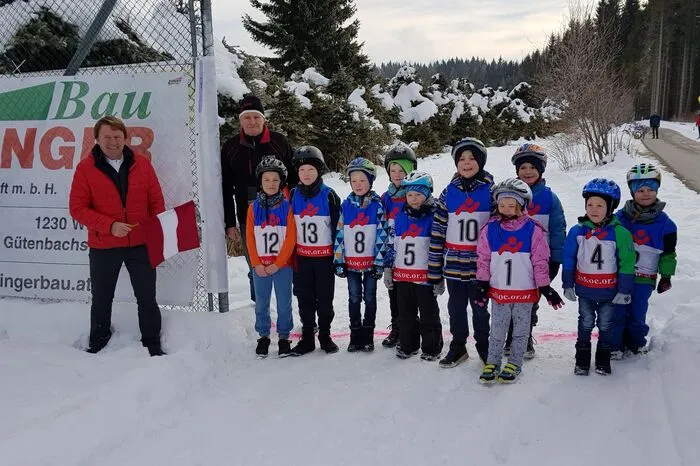 Die Teilnehmer der Eliteklasse mussten auf dem Weg ins Ziel eine Laufstrecke von 3000 Metern sowie 4500 Meter Radfahren und weitere 1500 Meter im Laufschritt abspulen.