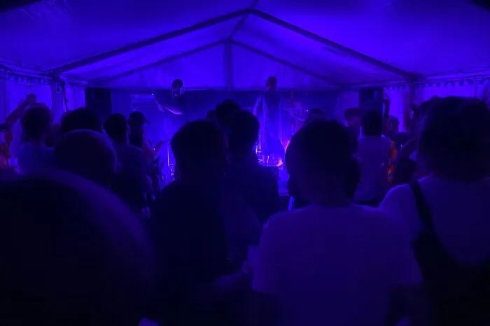 Punkig startete der Abend im Murmale-Bau mit "Clitzer"