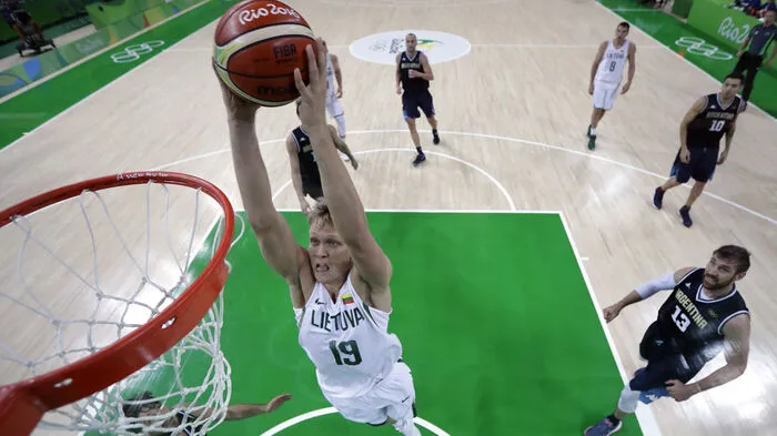 im Basketball wurden wieder spektakuläre Höhenflüge unter dem Korb geboten.