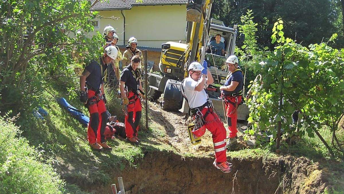 Der Notarzt wurde zur Erstversorgung abgeseilt