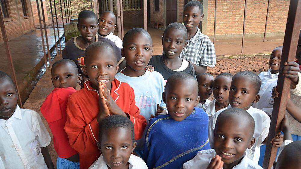 Kinder in einem Waisenhaus in Burundi