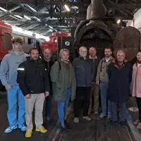 Die Eisenbahnfreunde luden zur Präsentation des Projekts „Preserving Legacy“: Felix Wernisch, Markus Kristler, Ernst Zeiner, Gina Streit, Peter Wibmer, Gerhard Kenter, Curti Covi, Karl Notdurfter und Sonja Notdurfter
