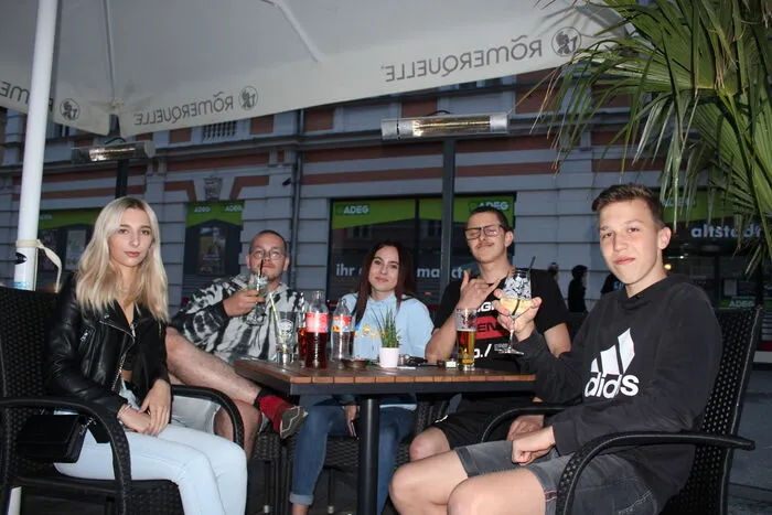 Klicken Sie sich durch die Bilder der Partyleute verschiedenster Altersklassen!