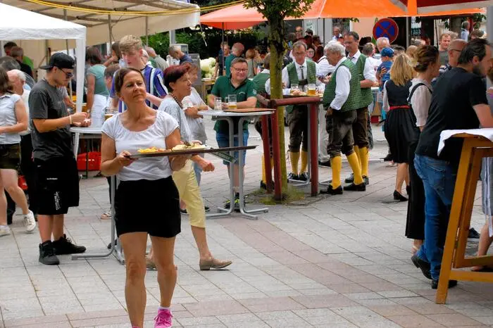 Nach der Festmesse wurde ausgiebig bis in die frühen Abendstunden gefeiert. 