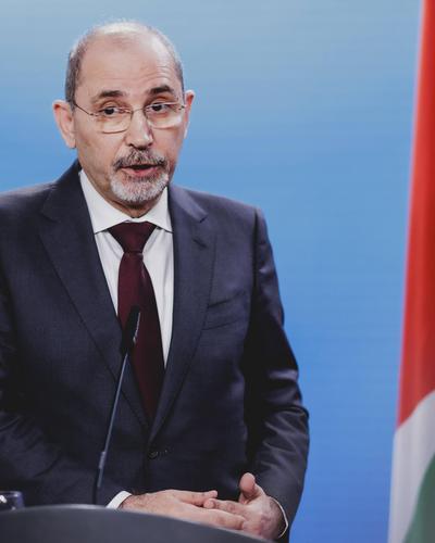 Ayman al-Safadi, Außenminister von Jordanien, bei einer Pressekonferenz in Berlin. 
