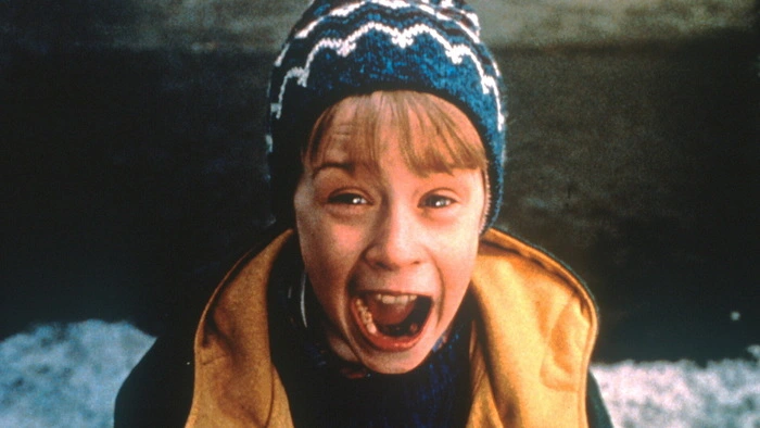 Er erlitt das Schicksal eines Kinderstars: Nach dem frühen Erfolg in Hollywood - auch mit Filmen wie "My Girl - Meine erste Liebe" (1991), "Kevin - Allein in New York" (1992) und "Richie Rich" (1994) - überschatteten familiäre Probleme Culkins Karriere.