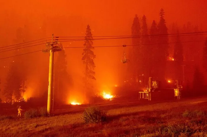 Am Montag (Ortszeit) waren Zehntausende aufgefordert worden, den Südrand des riesigen Bergsees in der Sierra Nevada zu verlassen. 