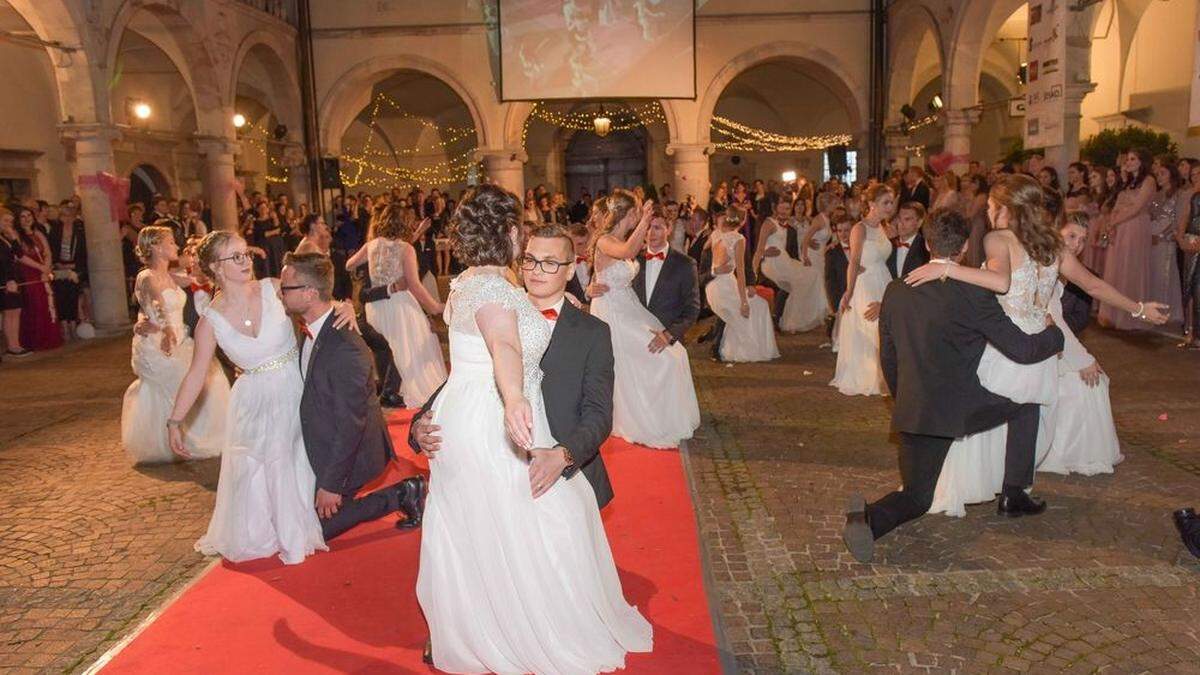 Der HLW-Ball in Spittal soll, wie hier im Jahre 2019, am 23. April im Schloss Porcia stattfinden